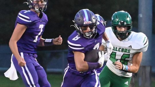 HARTINGTON — Hartington-Newcastle wasted little time taking control of its Homecoming game