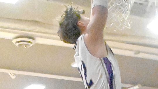 Wildcats close out week with 2-1 mark