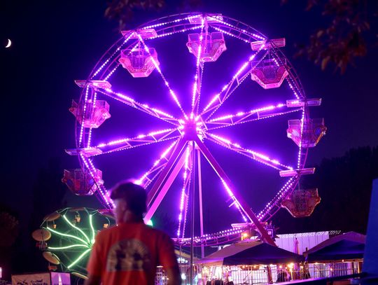 Bright lights and country music stars