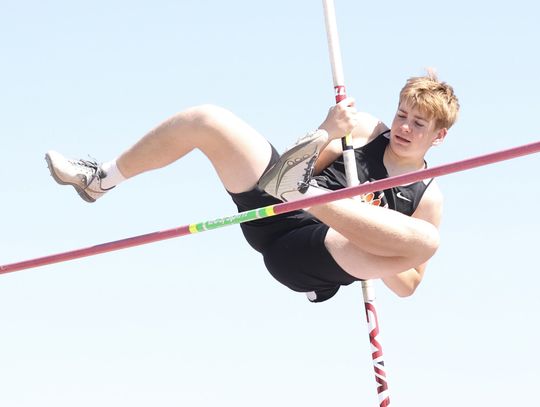 Carson third at Pierce Invite Bears end up sixth