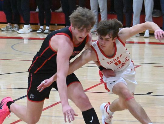 ‘Cats win regular season finale