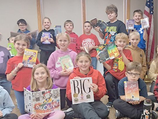 Club donates books