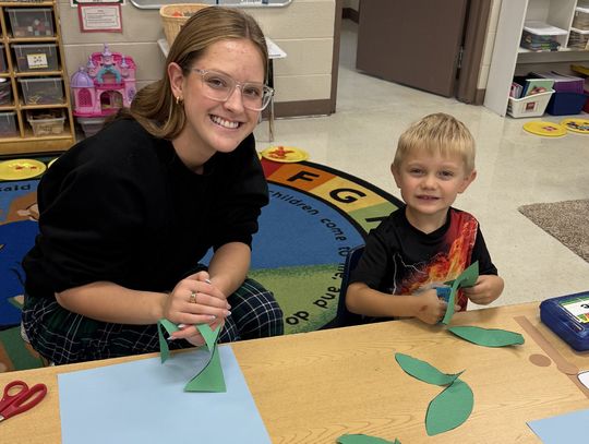Dump twins receives “1000 Books Before Kindergarten” award