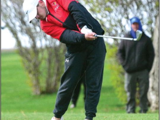 Golfers battle cold, wind