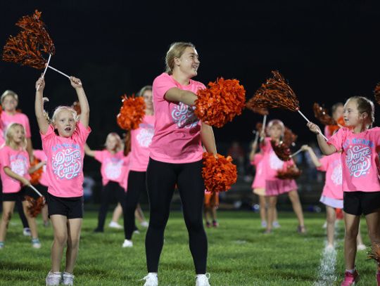 Kindergartener Emmary Dennis and Kaylee Knudsen with Sopho-more Ruby Jonas