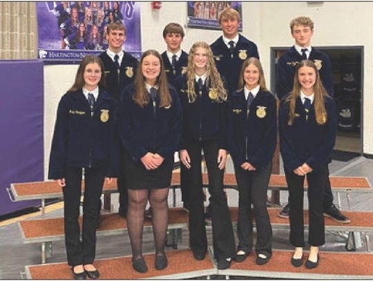 New officers are installed at FFA Chapter’s y ear-end banquet