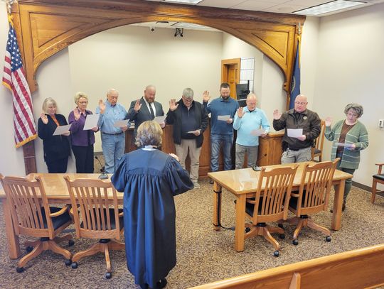 New senators sworn in as session begins