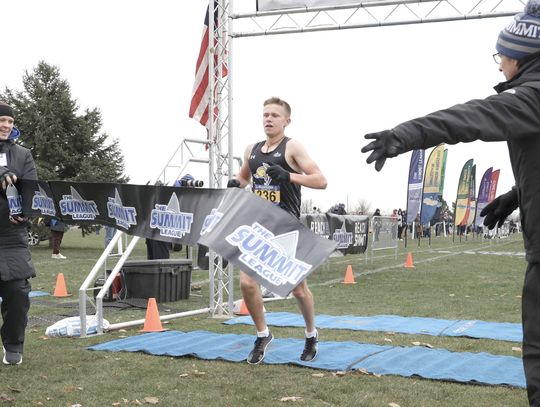 Noecker claims Summit League title