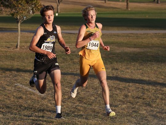 Noecker sets new course record, earns conference honors