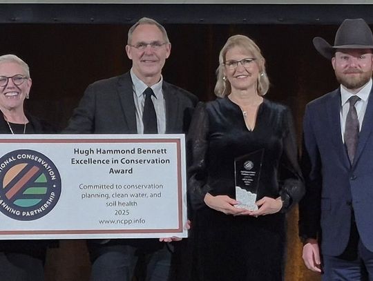 Steffens receive Hugh Hammond Bennett National Producer award