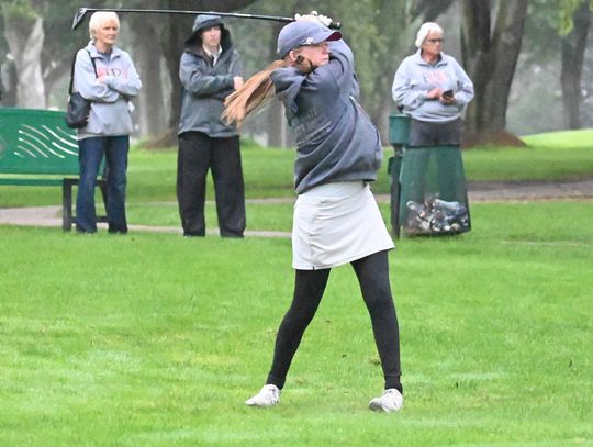 Trojans host golf invite