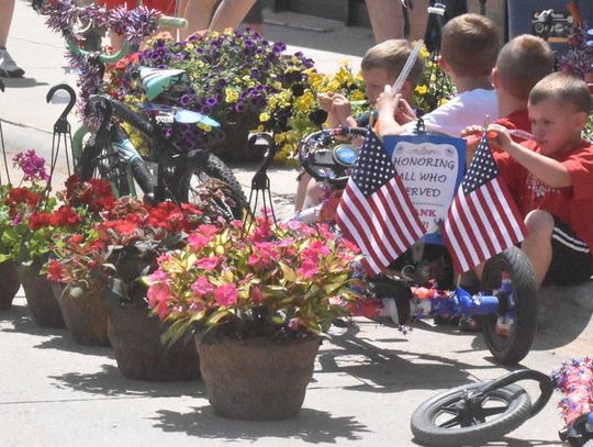 Veterans Memorial dedication draws a large crowd to town