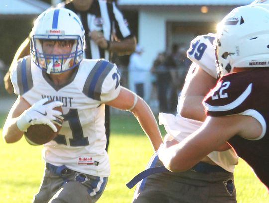 Wynot Blue Devils race past Lyons-Decatur