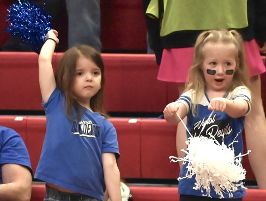 Wynot fans Sloane Lenzen and Brooklyn Wieseler cheer