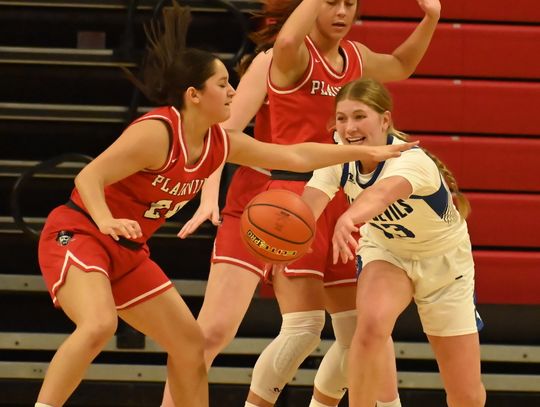 Wynot girls breeze to first-round win