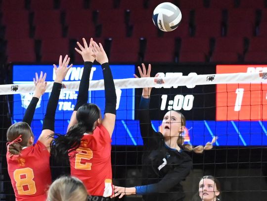 Wynot sweeps Red Cloud in Opener