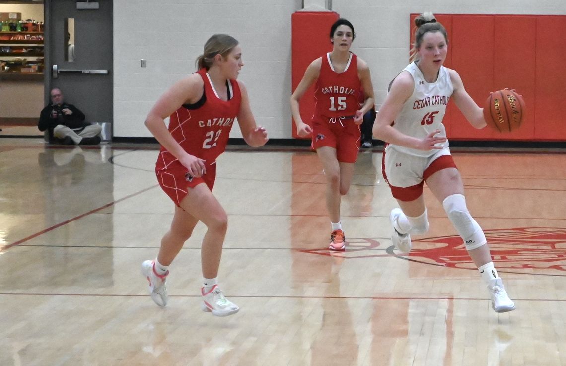 Cedar girls to host District title game Friday