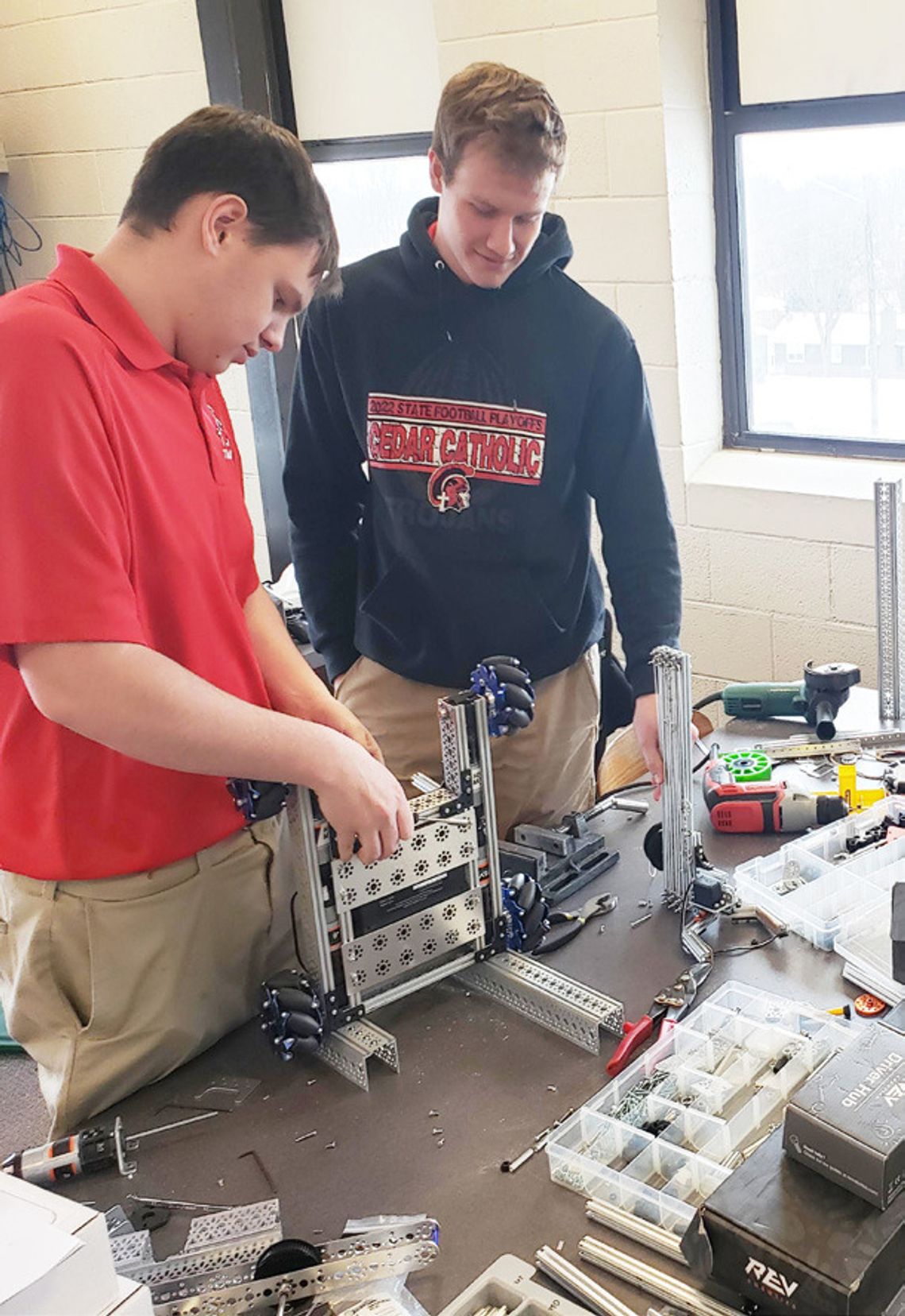 Cedar robotics program finishes out its season in Omaha