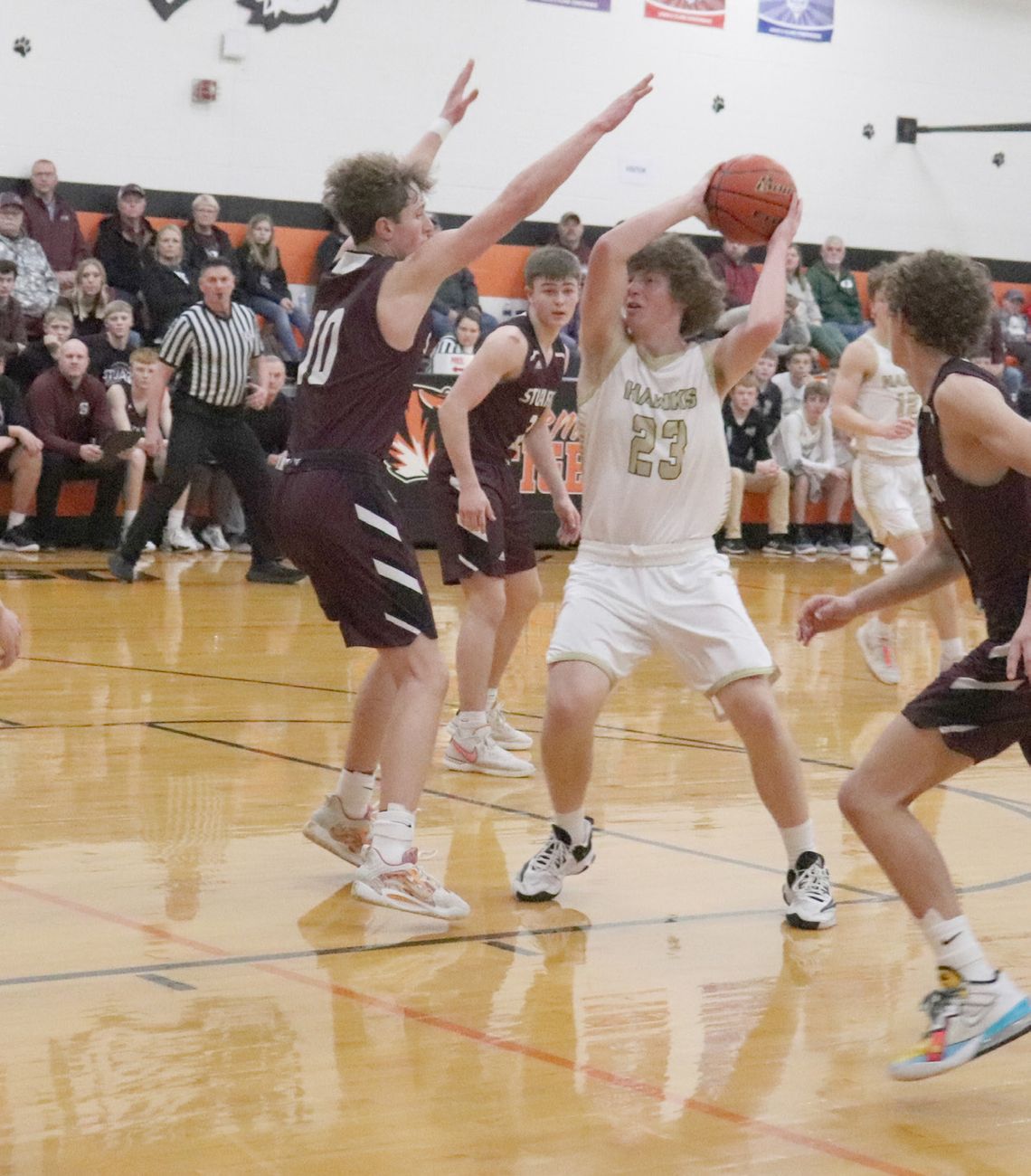 Hawks boys split week’s games