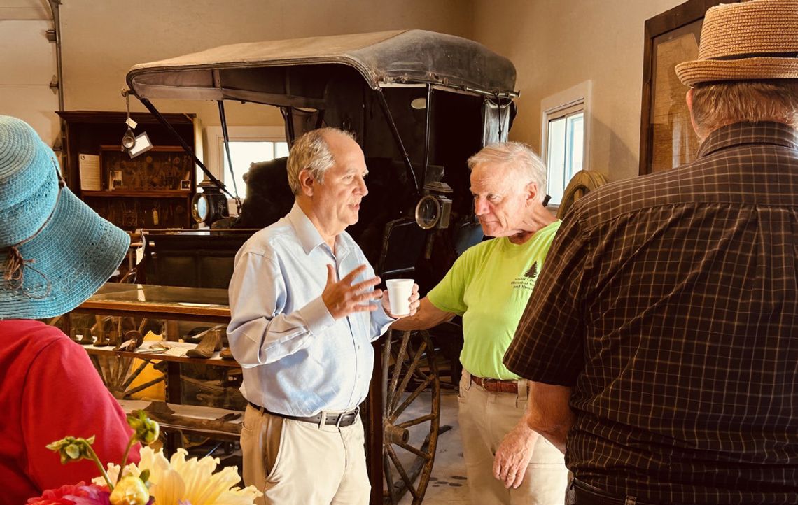 Lincoln author brings fond memories back for Hartington area residents