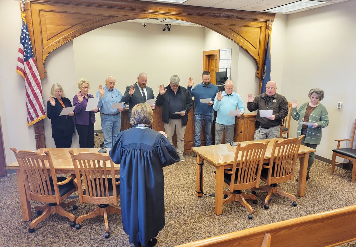 New senators sworn in as session begins