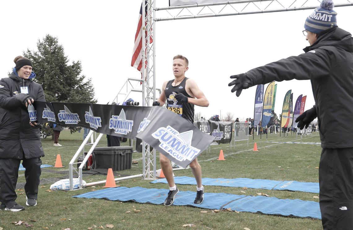 Noecker claims Summit League title