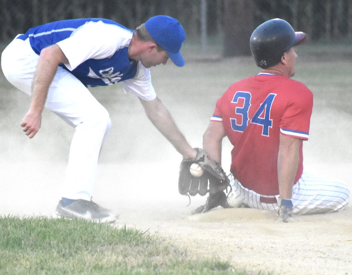 Seniors play for shot at title game Seniors play for shot at title game