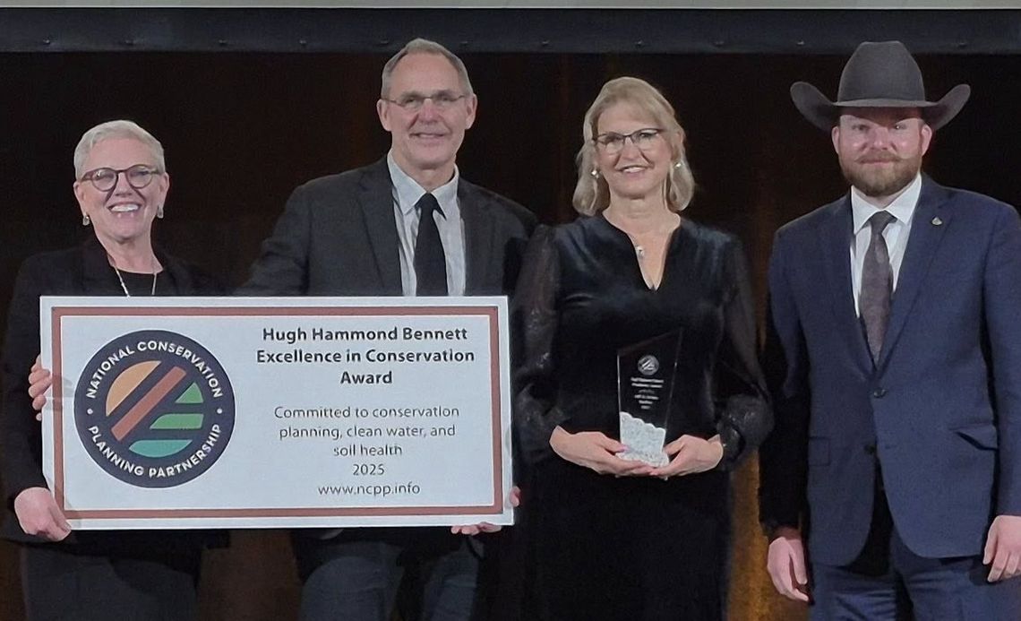 Steffens receive Hugh Hammond Bennett National Producer award