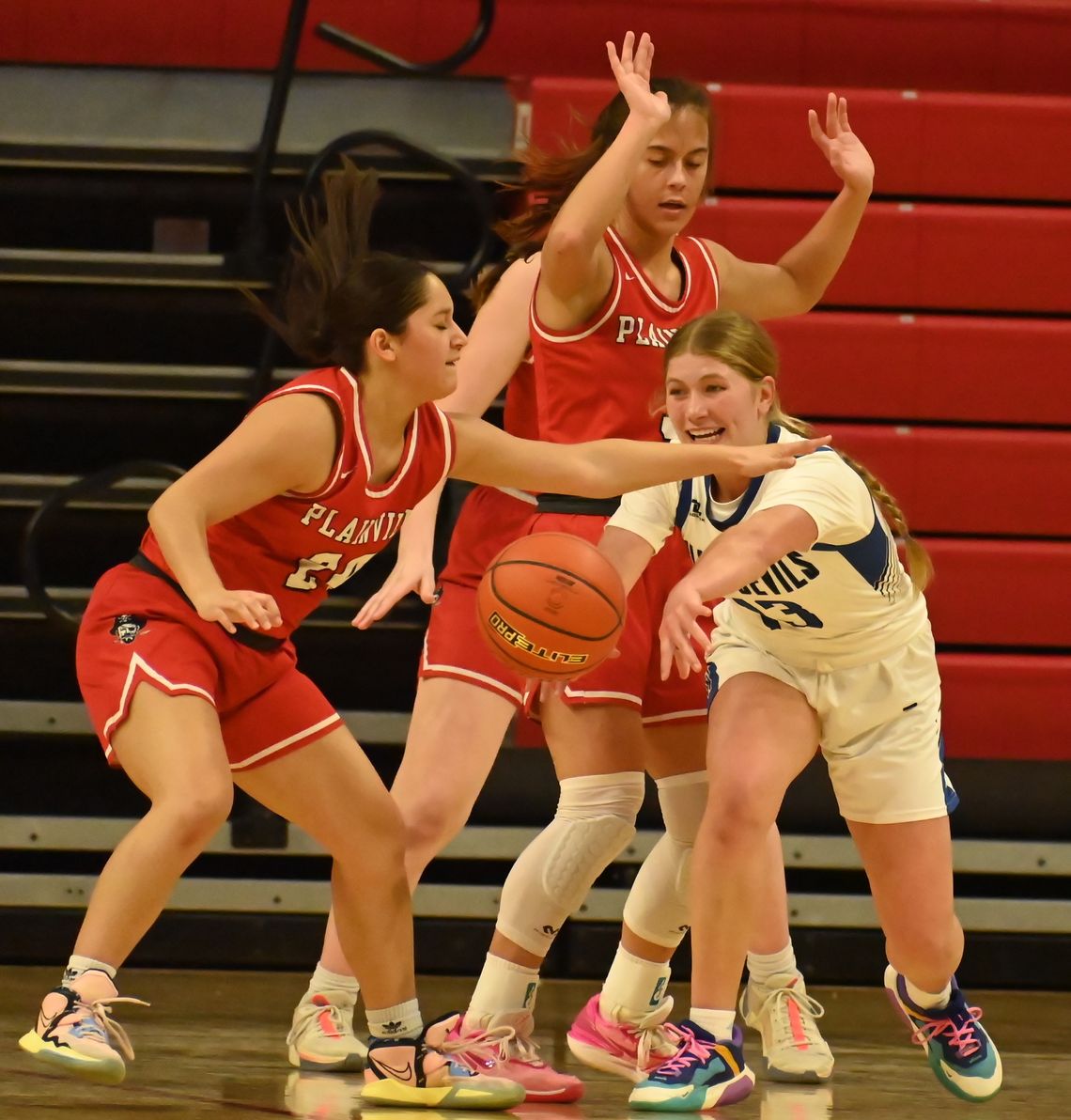 Wynot girls breeze to first-round win