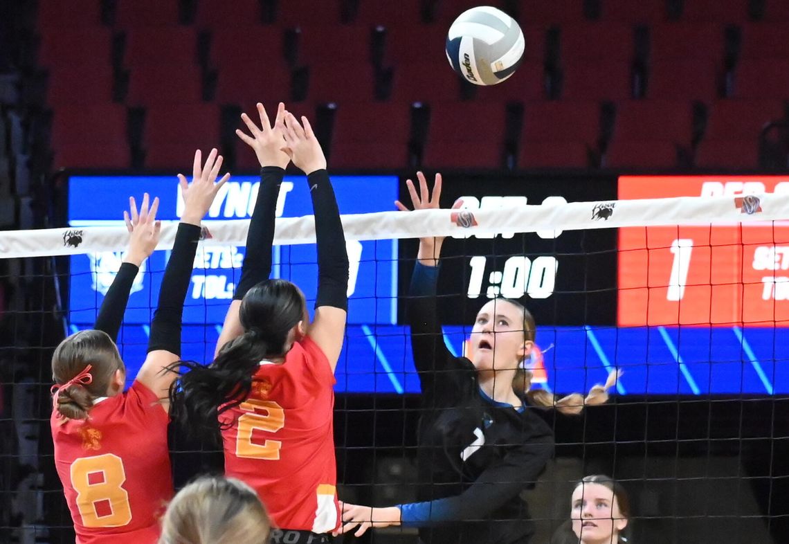 Wynot sweeps Red Cloud in Opener