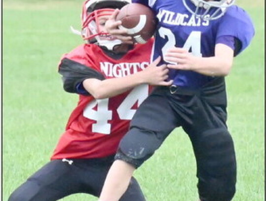 Sawyer Lenhoff tries to escape the grasp of a Homer player during action in the third-fourth grade game. Rob Dump | Cedar County News