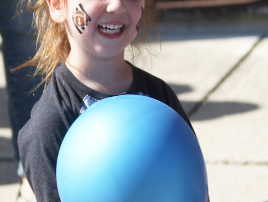 Elementary students show their support for the Blue Devils.